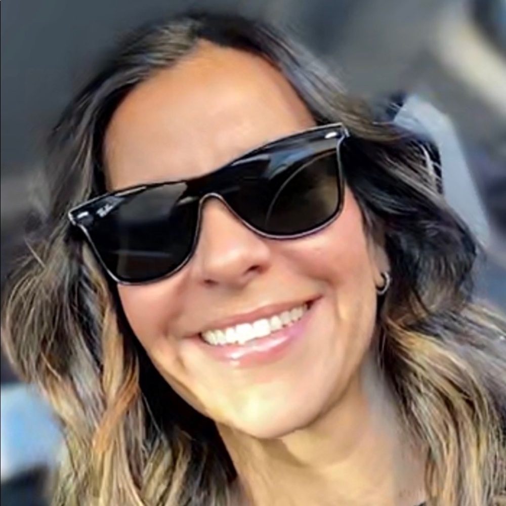 Meet your Posher, Adriana